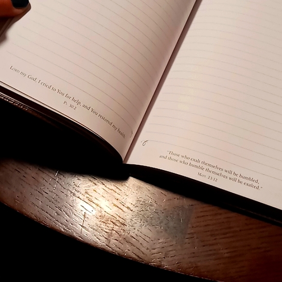 SOLDDD Choice Books Luxe Leather W/ Gilt Edges (Bundle of 2) Journals with sc… - Picture 9 of 13